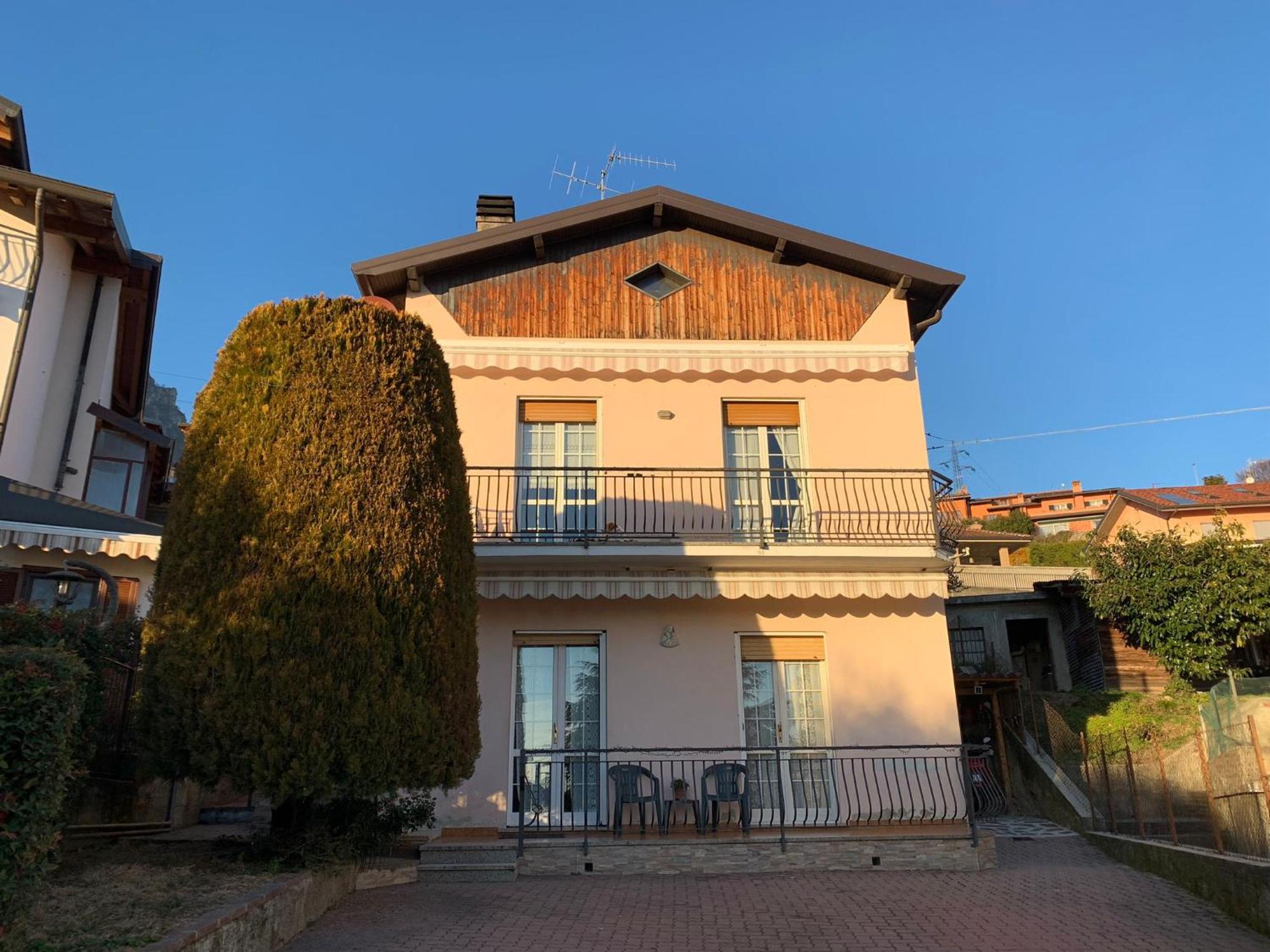 Casa Castel Apartment Civate Luaran gambar